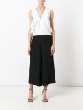 wide-legged cropped trousers