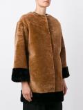 collarless buttoned jacket