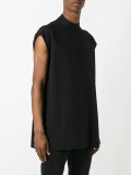 sleeveless T-shirt 