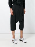 dropped-crotch trousers 