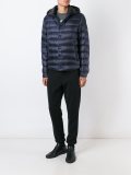 连帽羽绒夹克