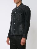 'Dirty Denim Trucker'夹克