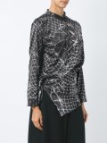 tie fastening shirt