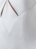 挖剪细节露肩礼服