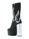 Queen boots