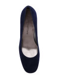 Mary pumps 