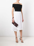 medium logo clutch