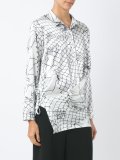 tie fastening shirt