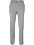 slim-fit trousers 