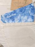 slim-fit trousers 