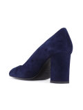 Mary pumps 