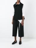 sleeveless sweater 
