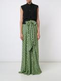sleeveless cropped shirt