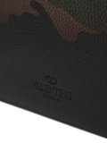 Valentino Garavani Rockstud手拿包