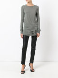 long-sleeved T-shirt