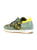 camouflage detailing lace-up sneakers