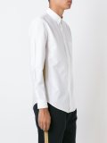 钮扣衬衫
