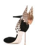wings motif pumps