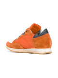 contrast trainers 