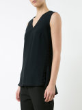 sleeveless top 