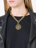 medal pendant short necklace