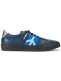 lateral logo sneakers