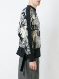'Newspaper Print Bondage'套头衫
