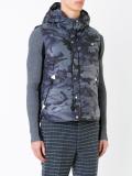camouflage print sleeveless jacket 