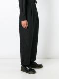 textured wide-leg trousers