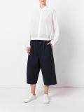 wide-legged cropped trousers