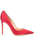 pointed pumps