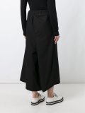 wide-legged cropped trousers