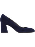 Mary pumps 