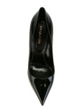 pointed pumps