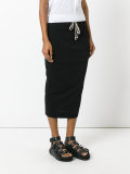 Pillar skirt