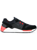 009 New Balance sneakers