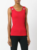 sleeveless top 
