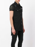 sleeveless shirt