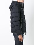 'Outwear'夹克