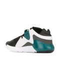 'QR Run Boost'运动鞋