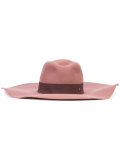 wide brim hat 