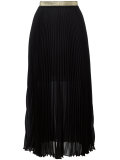pleated skirt 
