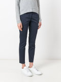 slim-fit trousers 