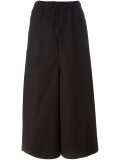 wide-legged cropped trousers