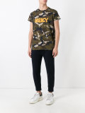 camouflage print T-shirt
