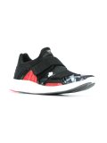 'Pure Boost'板鞋