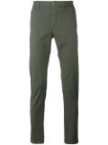 slim-fit trousers 