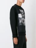 statue print sweatshirt
