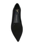 pointed slippers
