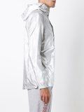 'Packable' wind breaker